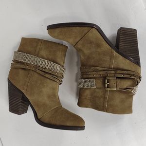 Women's Union Bay size 8 Medium Tan Faux Suede blingy heeled Ankle boots